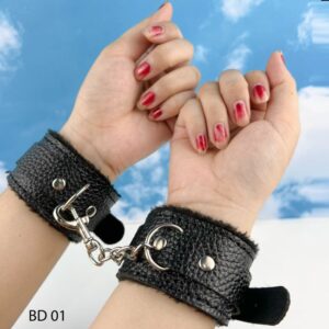 đồ chơi bạo dâm Mizz Zee chất liệu da có lót lông an toàn tối đa