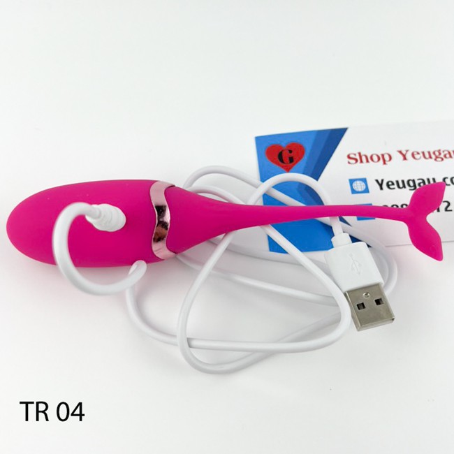 cắm sạc xuyên qua lỗ có ghi chữ DC