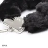 Chất liệu inox có lót lông êm mịn