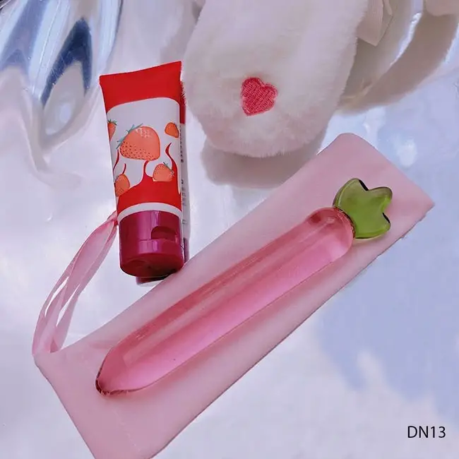 Sextoy thủ dâm dùng cùng gel bôi trơn để cuộc yêu thăng hoa