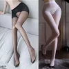 Có 2 màu đen và trắng